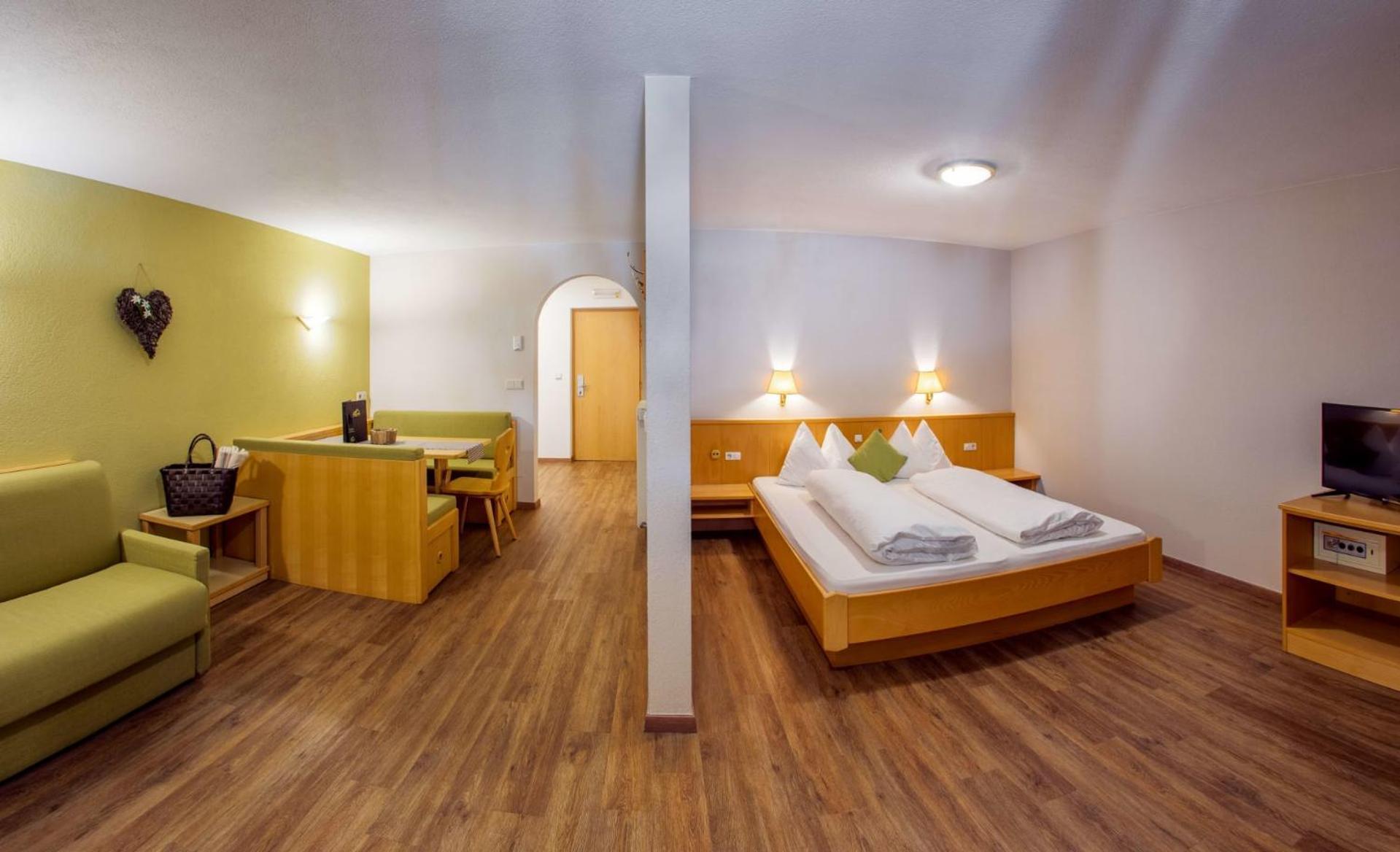 Mountain Living Apartments Сан-Валентино-алла-Мута Экстерьер фото